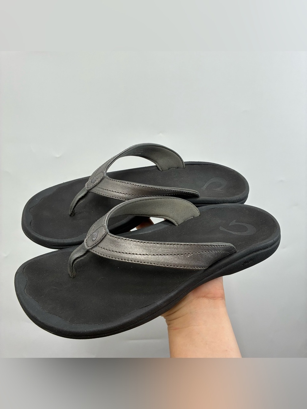 Olukai Ohana 20110-7340 Pewter Black Synthetic Flip Flop Sandals Womens 10